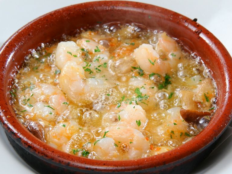 新鮮なエビのぷりぷり食感がクセになりそうな『アヒージョ』