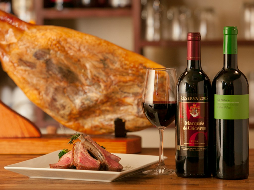 スペイン料理には、やっぱりスペイン産のワインが一番！