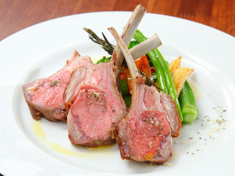 骨付 仔羊ロース肉のロースト