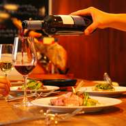 当店のコンセプトは、欧米のレストランのような大人の雰囲気を大事にし、レストランよりも気軽に使え、バルよりもしっかりしたお料理をご提供しております。 新しい酒場「バル レスタゥランテ」は、ただ行きつけではなく、あなたに最もふさわしい酒場となっていただけたら幸いです。
 一つのお料理をみんなでシェアし、愉快なお友達とスペイン料理をお愉しみください。