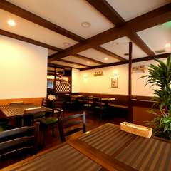広々とした落ち着いた店内を貸切にして個室感覚でパーティー