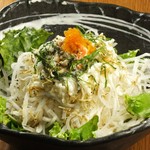 大根の風味があっさりサラダを引き立てます。