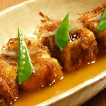 かつお節の衣を纏った、風味豊かな揚げ出し。