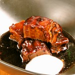 黒酢と焼酎でトロトロになるまでじっくり煮込みました。