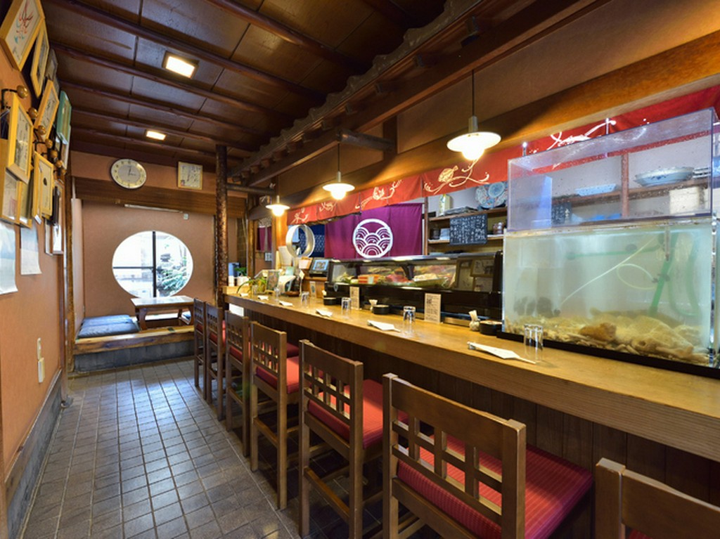 厳選食材の日本料理店。瀬戸内海のお魚と種類豊富な日本酒を堪能