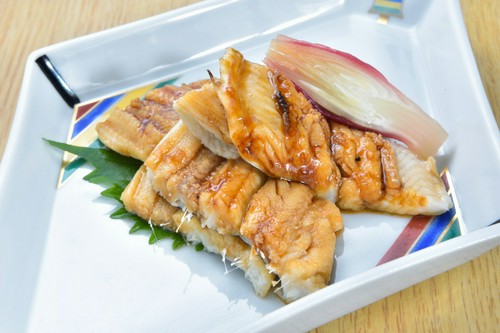 国産穴子を使用した、【すし一】名物『あなごのあて』