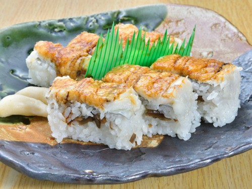 国産穴子を贅沢に盛りつけた箱寿司『穴子箱寿司』