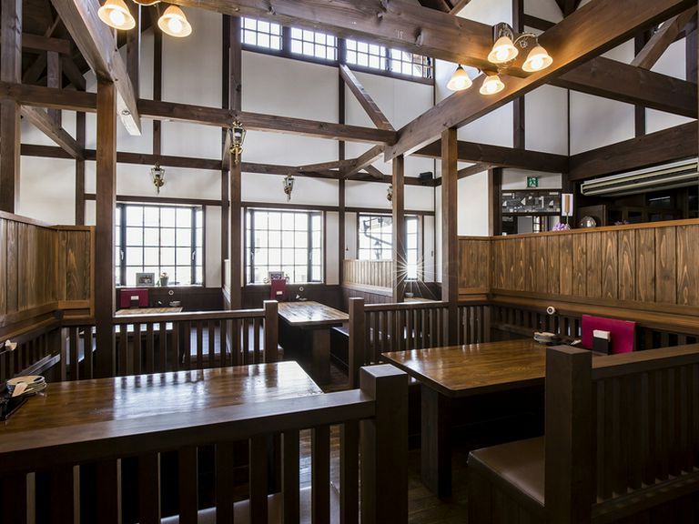 貸切可能な２階席は、宴会やパーティも心ゆくまで楽しめる