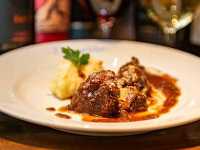 牛ホホ肉の赤ワイン煮込み