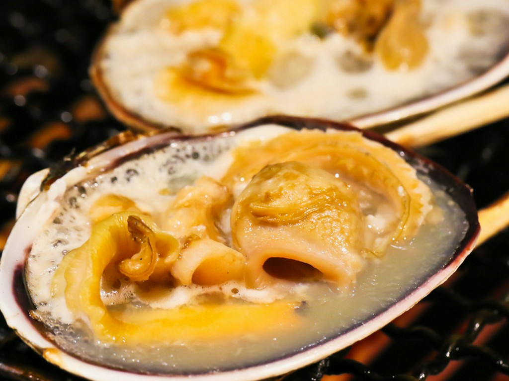 身が柔らかくて汁気たっぷり『大あさりの炭火焼』日本酒にもビールにも会います！