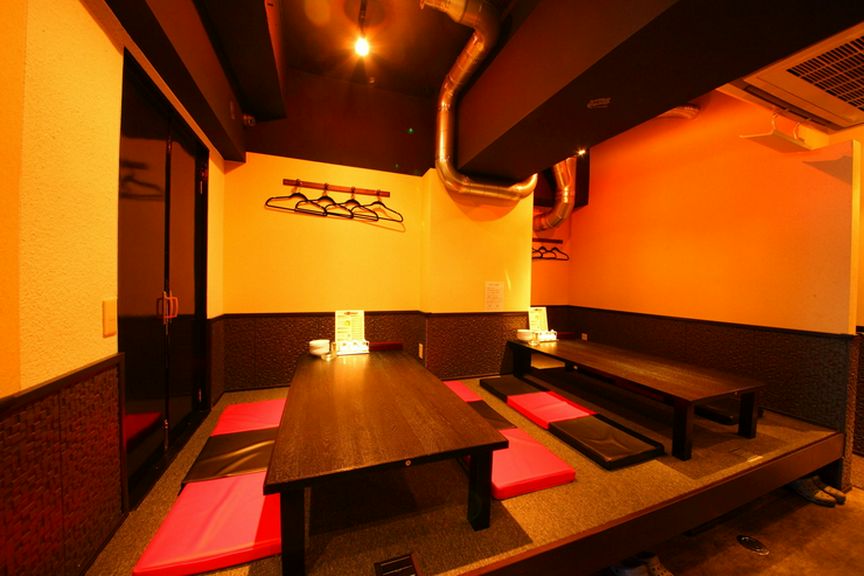 足をのばしてくつろげる座敷席で、楽しい時間をのんびりと