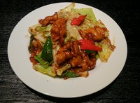 小　750円／自家製の甜麺醤（テンメンジャン）でつくり出した味噌と合わせることで、絶妙な味わいが生まれます。食べごたえ抜群。