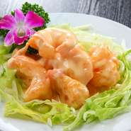 小　790円／おすすめ　大きめのエビのプリプリ感を堪能できる一品です。