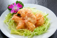 小　790円／おすすめ　大きめのエビのプリプリ感を堪能できる一品です。