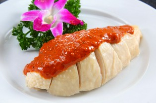 辛みと旨みの絶妙な味わい『怪味鶏（蒸し鶏の香味ソースかけ）』