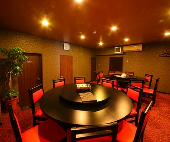 くつろぎの空間で美味しい料理を囲む、楽しい宴会はいかが