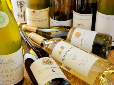 厳選して仕入れたワインを、お客様が選ぶお料理と合わせて