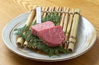 韓国の宮廷料理であわびをごま油で炒めてから煮込みます。2～3人様でどうぞ。なお、お時間20分ほど掛かりますのでご了承ください。