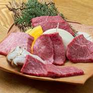 本日の厳選5種盛り（お肉の内容は日替わりです）、塩焼き焼野菜（＋3,600円で5種のお肉を1切れつづ追加できます。）