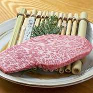 背肉（ロイン）の腰の辺りの部分です。