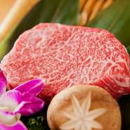 腰からお尻、「ラム」と「イチボ」の間のラムイチの芯にあたるもので、とてもやわらかく旨みのあるお肉です。