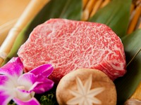 腰からお尻、「ラム」と「イチボ」の間のラムイチの芯にあたるもので、とてもやわらかく旨みのあるお肉です。