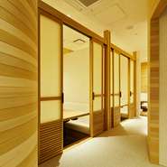 個室は全2部屋（4名様から6名様まで）。周りを気にせずお過ごし頂けます。