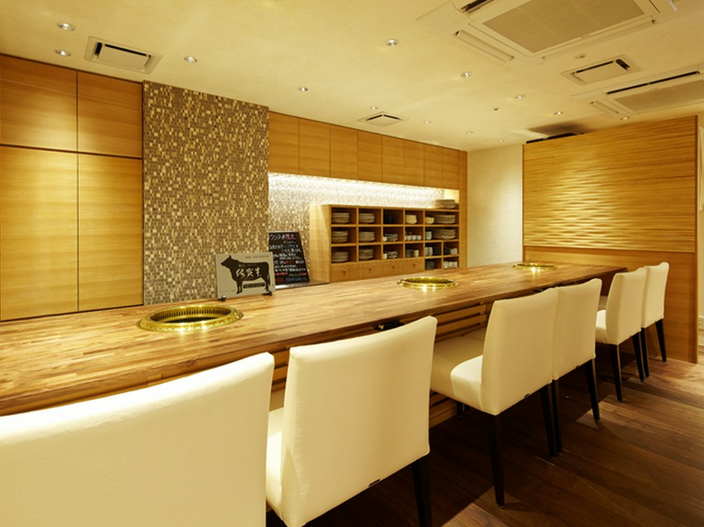 2名様がゆったりとくつろげるカウンター席