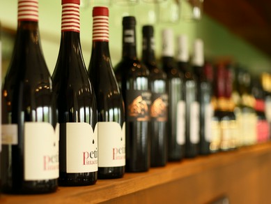 神戸のワインショップから仕入れているこだわりのワイン