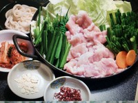 ※2名様より承ります。
黒毛和牛こてっちゃんを、野菜、特製煮込みうどん(又はそば)と、特製スープでお楽しみください♪