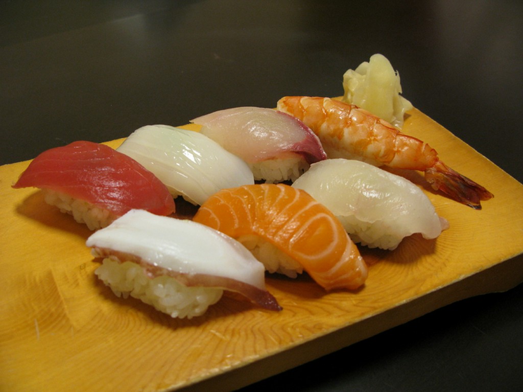 旬のネタが大きく食べ応えのある『握り盛り合わせ』