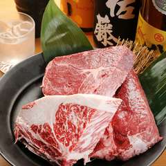 近江牛のやわらかく味が濃い赤身を、炙り焼きや炭しゃぶ焼きで