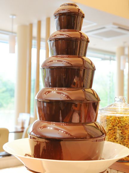 デザートの目玉『チョコレートファウンテン』は、お子様に大人気