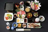 食前酒・前菜三種・替り鉢・台物・蒸し物・お凌ぎ・逸品・お口直し・焼き物・ご飯物・香の物・汁物・デザート
※+3,000円でシャトーブリアンに変更できます(焼き物)
