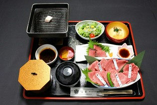 高級近江牛をリーズナブルに『近江牛五種盛御膳』