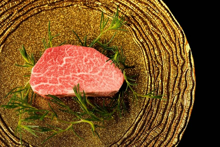 岐阜駅前で食べることができるA5銘柄牛の『熟成肉』。