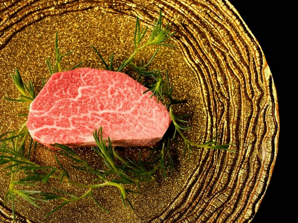 岐阜駅前で食べることができるA5銘柄牛の『熟成肉』。