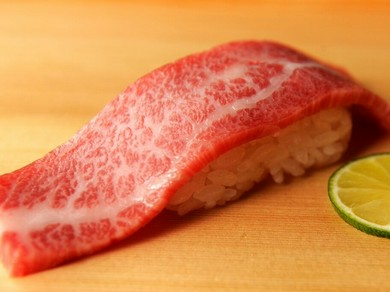 肉握り寿司　霜降り（一貫）