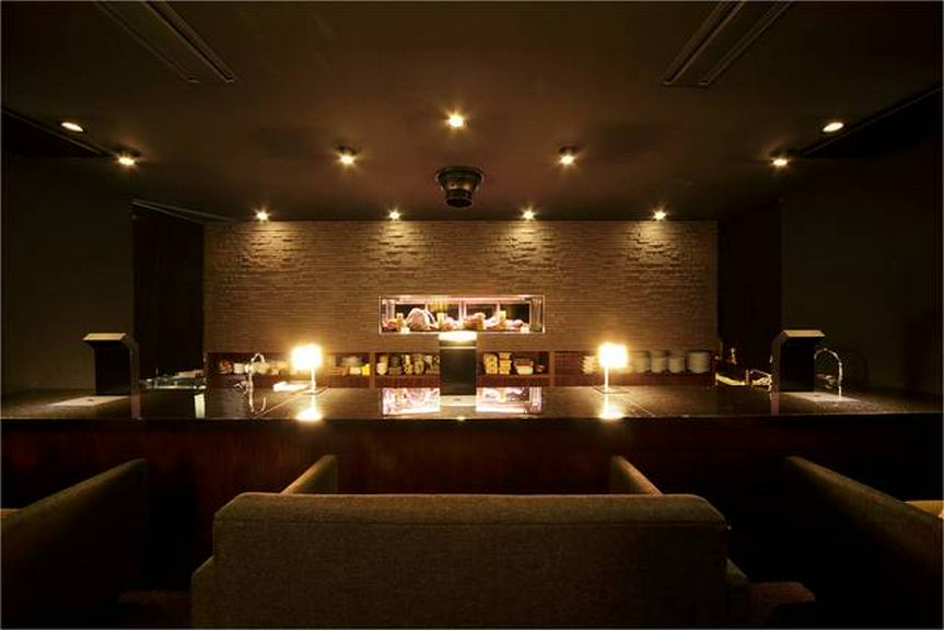 デートや記念日に使えるカウンターの2名ソファーシート。