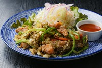 ソフトシェルシュリンプを粗挽き黒胡椒と粗刻みニンニクで炒めた一品。
Half 1188円(税込)　/　Regular 1760円(税込)