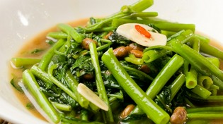 スパイス、ハーブにこだわり、美味しいタイ料理をお出しします