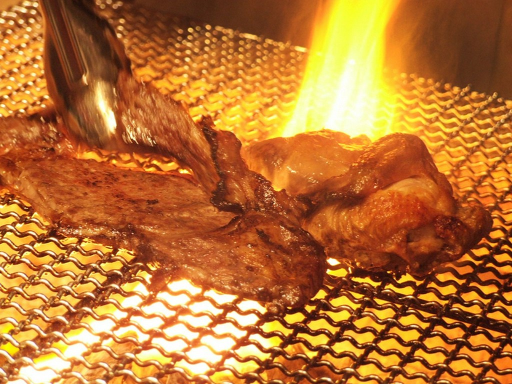 上質なお肉をリーズナブルに。炭火で美味しく焼き上げます