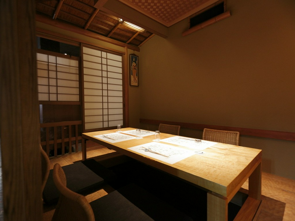 ゆったり食事と、おしゃべりを楽しみたい人は個室が重宝