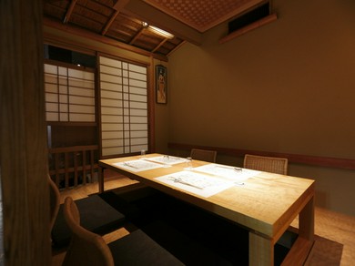 ゆったり食事と、おしゃべりを楽しみたい人は個室が重宝