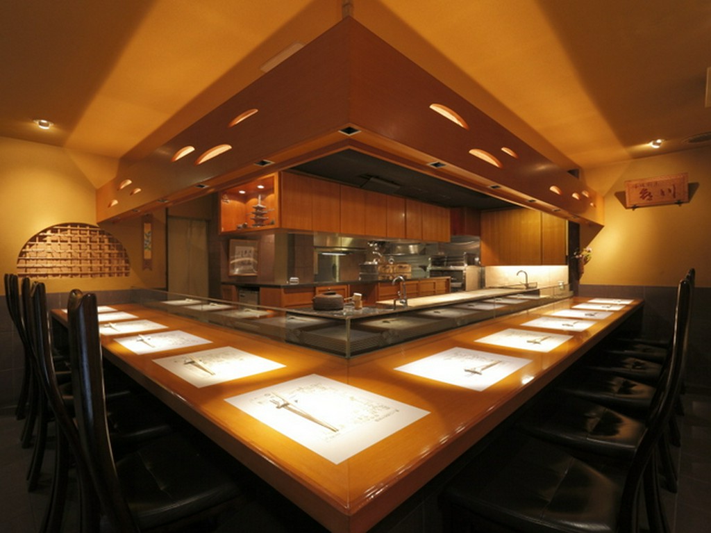 厨房の緊張と躍動感も楽しみのひとつです