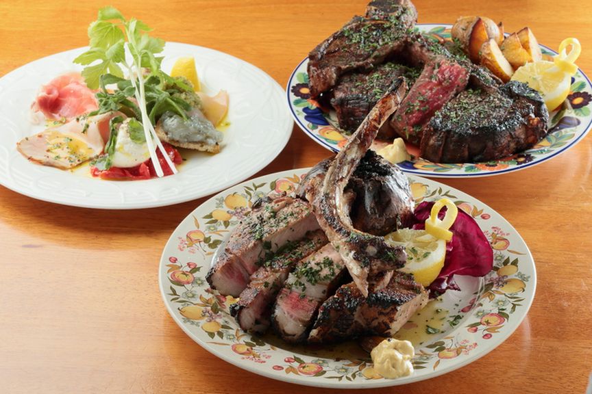 『前菜盛り合わせ』とビステッカは必食
