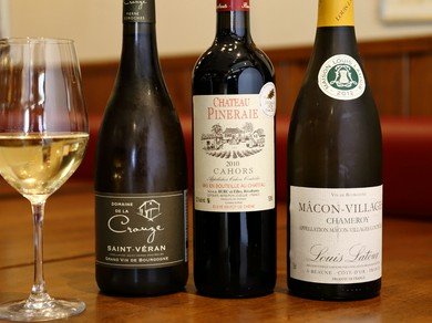 料理に合わせてフランス産ワインを厳選。グラスワインも充実
