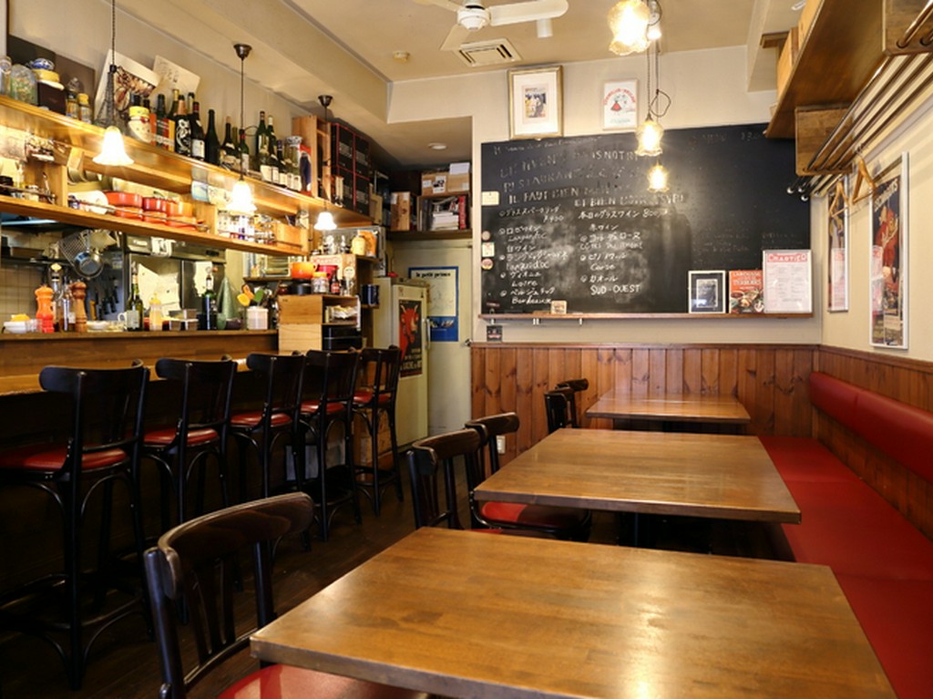本場のビストロさながらのおしゃれな雰囲気で居心地も抜群