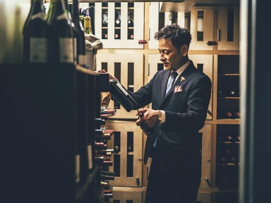 しっかり湿度、温度管理されたワインセラーを完備