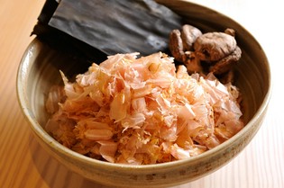 かつお節と昆布。料理の土台となる出汁はとにかく大切です